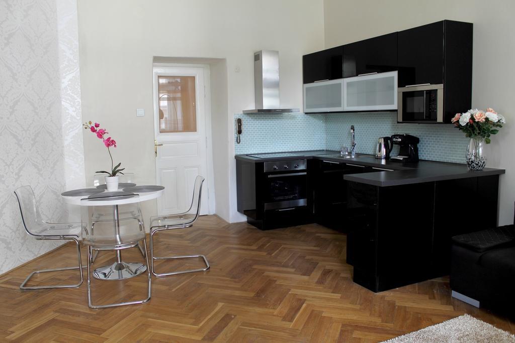 Royal Prague Apartment Celakovskeho Sady Quarto foto